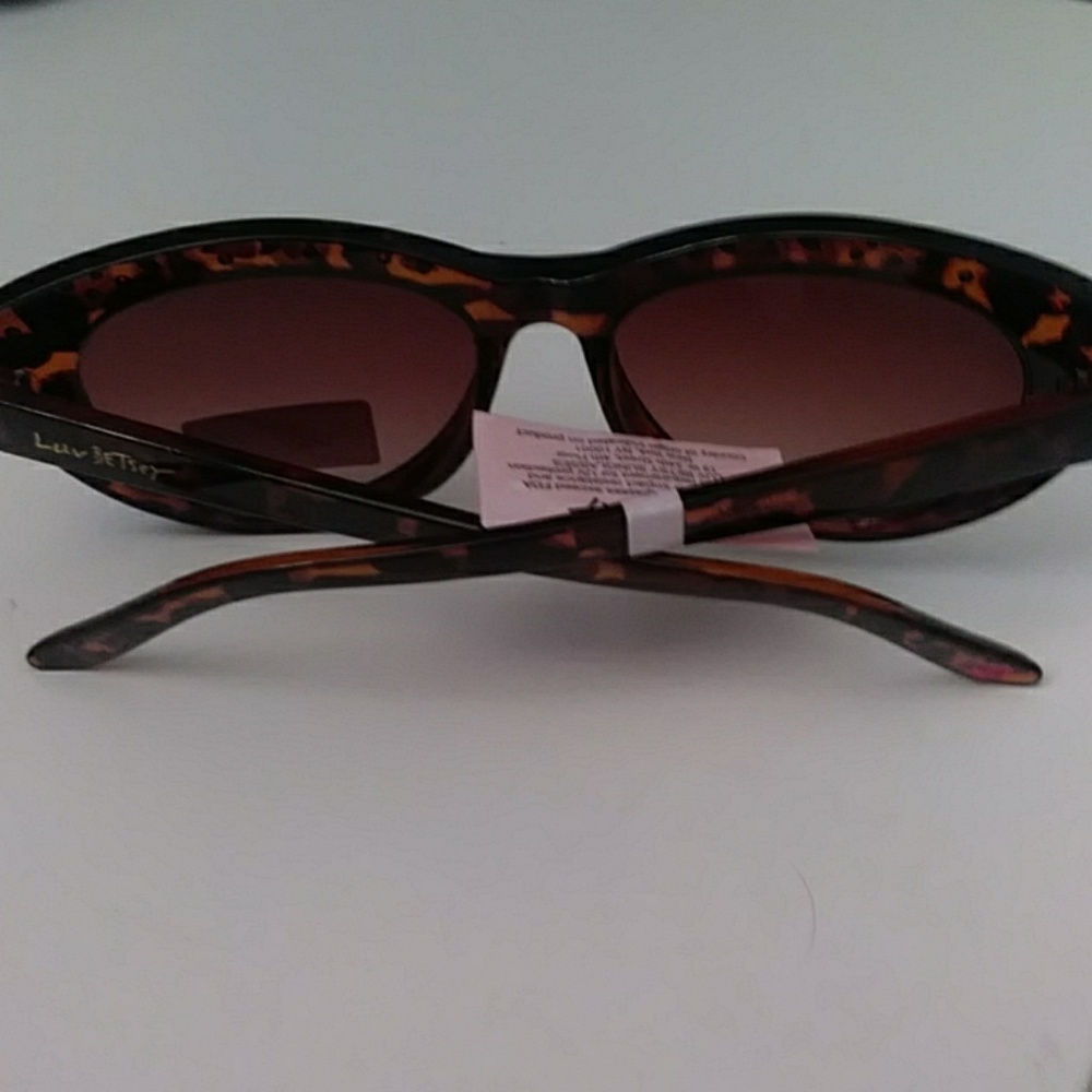 ❎SOLD❎NWT💋Betsey Johnson Sunglasses. - Picture 4 of 6